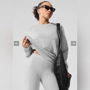 ALO Chill Crew Neck Pullover in Athletic Heather Grey Size Medium